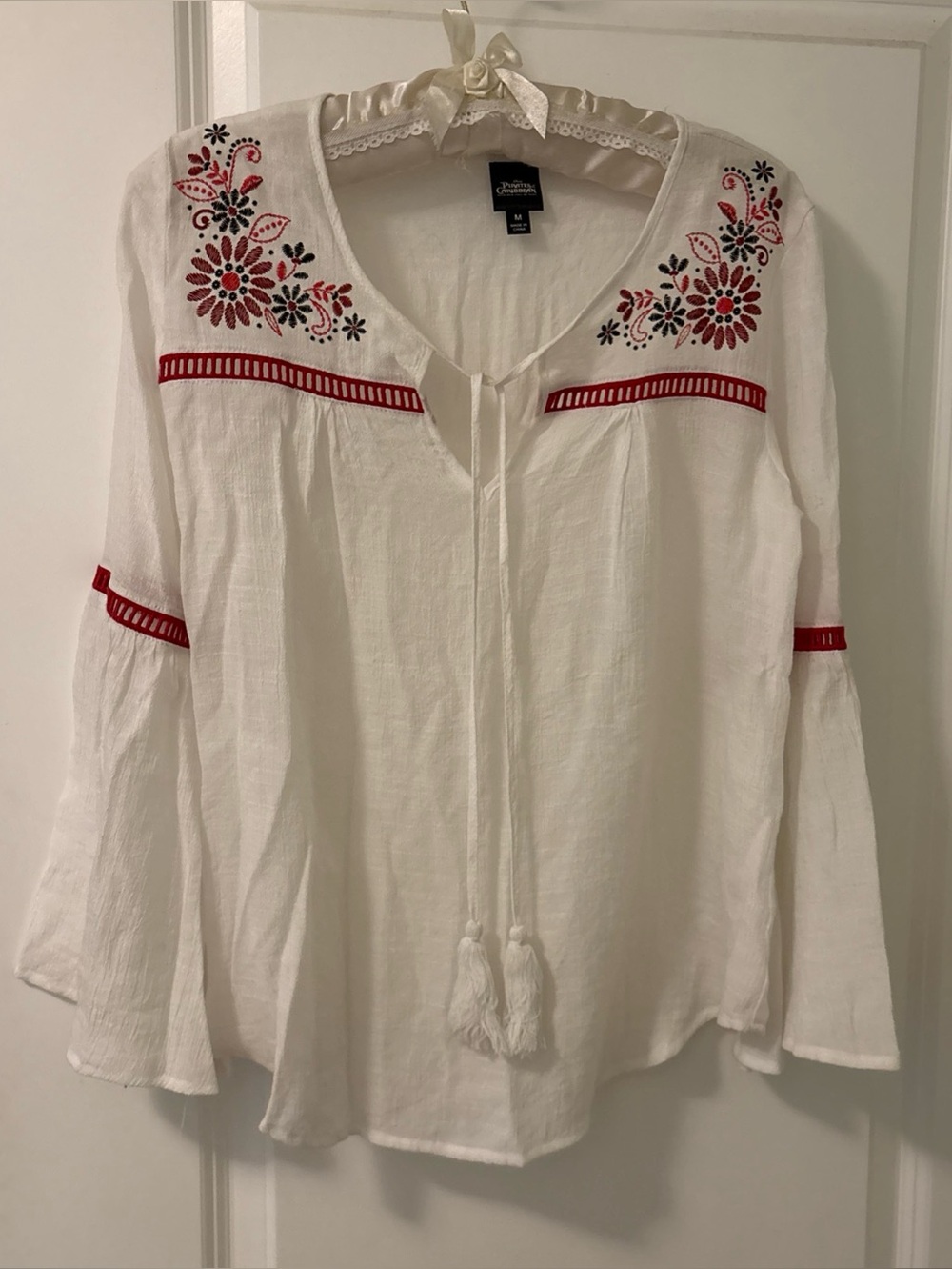 Disney Pirates of the Caribbean Embroidered Crinkle Rayon Top Jr. Size Medium